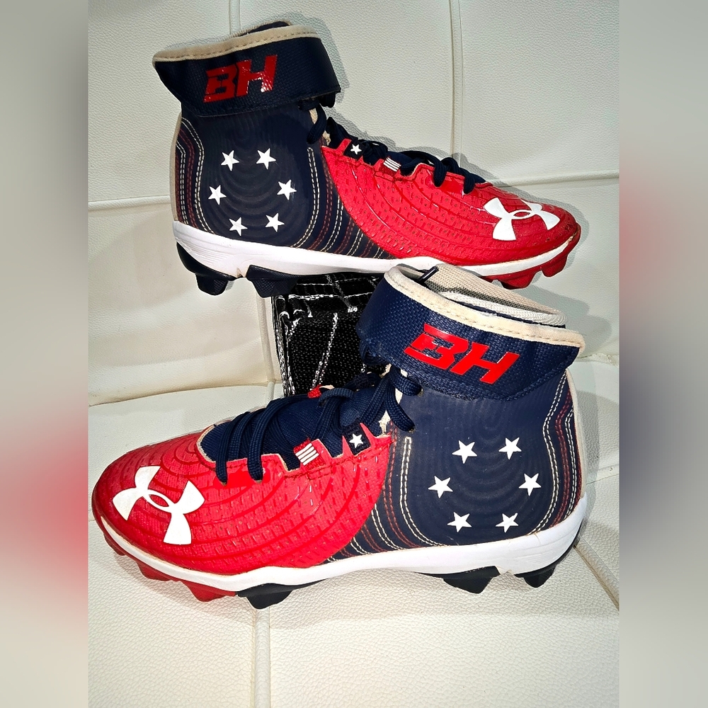 ⚾️ Under Armour Cleats ⚾️ 🔴⚪️🔵 Size 3.5y 🔵⚪️🔴